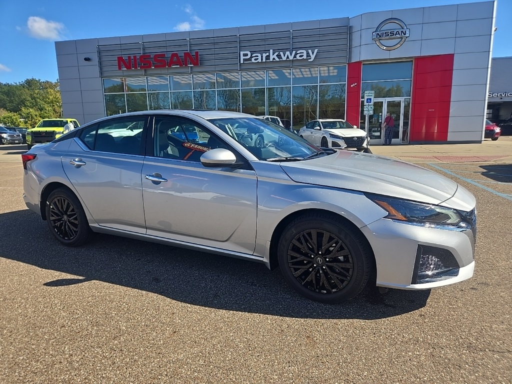 2025 Nissan Altima SV's photo