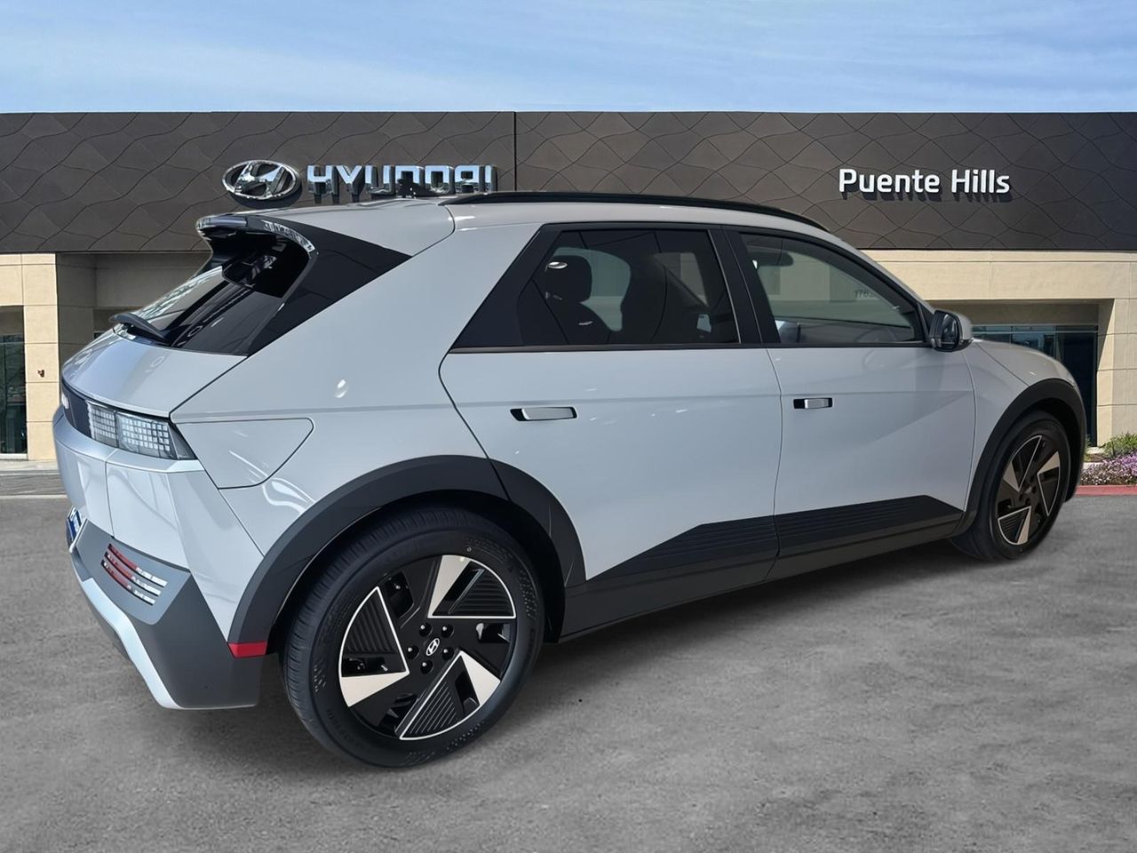 2025 Hyundai Ioniq 5 SEL photo 3