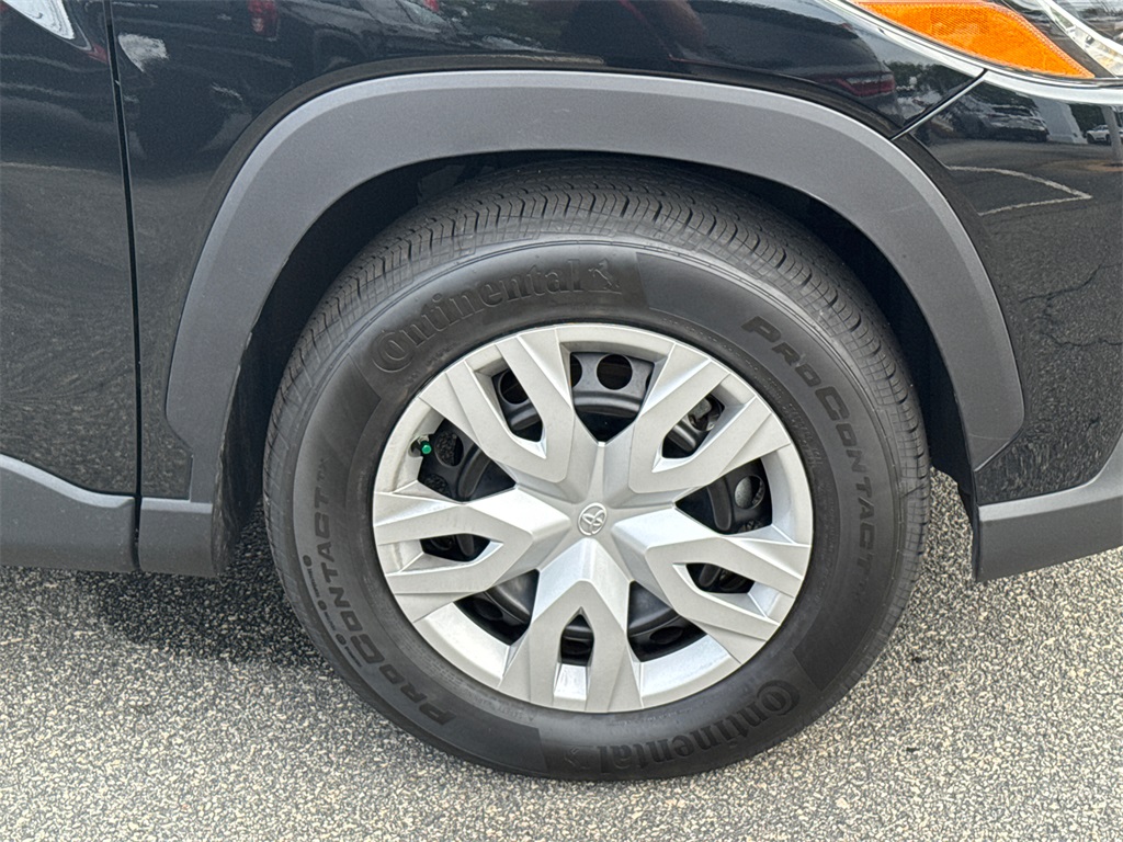 2024 Toyota Corolla Cross L photo 11