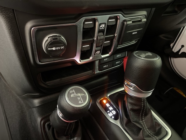 2025 Jeep Wrangler Sahara photo 29