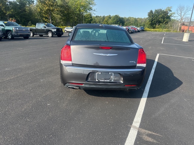 2017 Chrysler 300 C Platinum photo 6