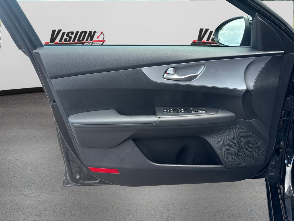 2023 Kia Forte LXS photo 21