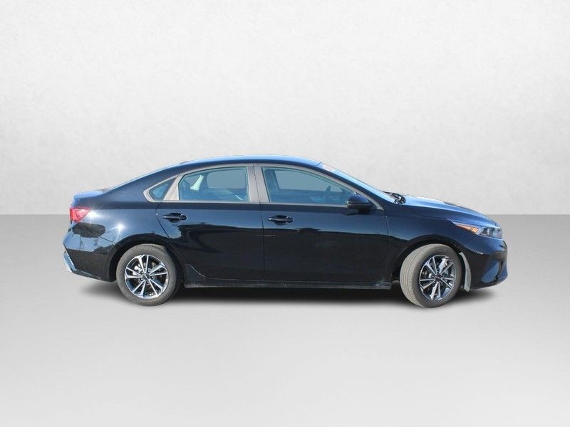 2024 Kia Forte LXS photo 2
