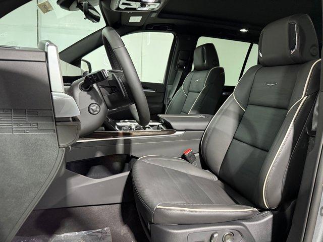 2025 Cadillac Escalade Premium Luxury photo 4