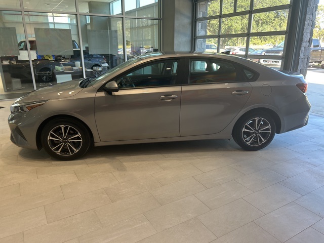 2023 Kia Forte LXS photo 3