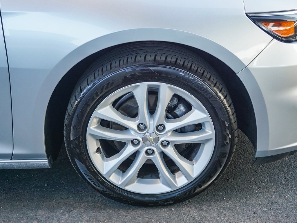 2017 Chevrolet Malibu 1LT photo 11