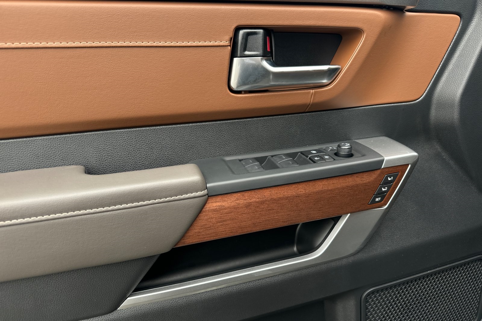 2025 Toyota Tundra 1794 Edition CrewMax photo 11