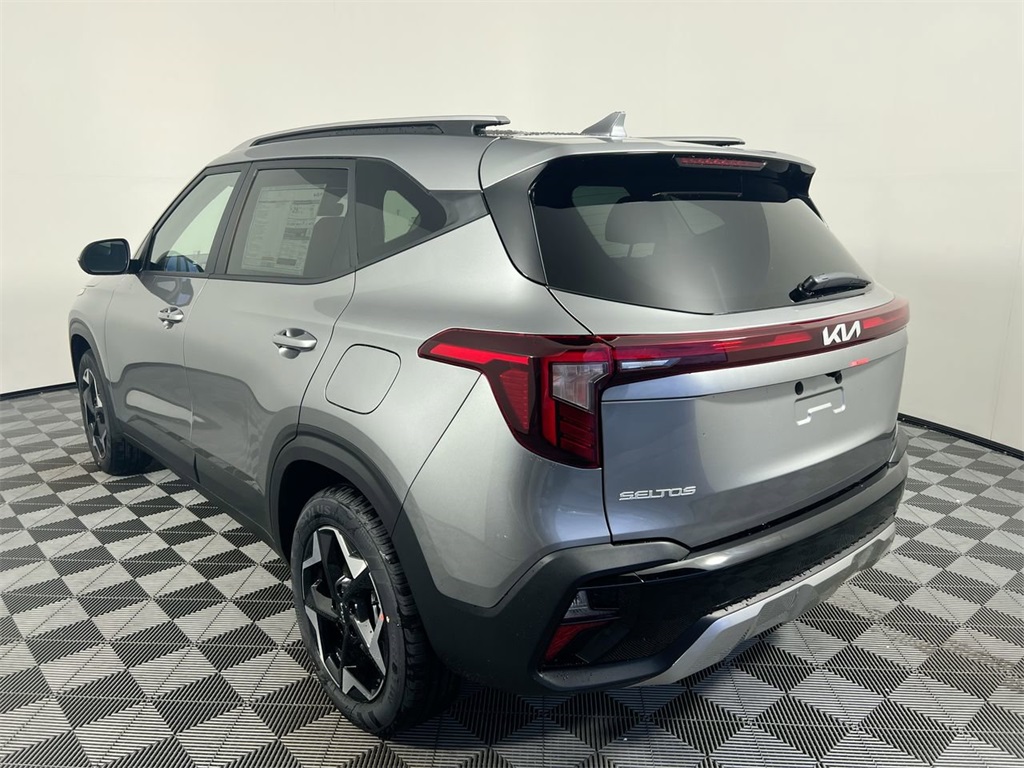 2025 Kia Seltos S photo 3