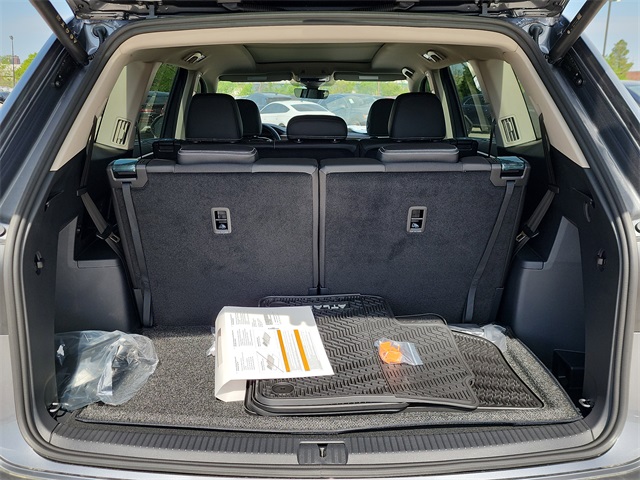 2025 Volkswagen Atlas SEL photo 4