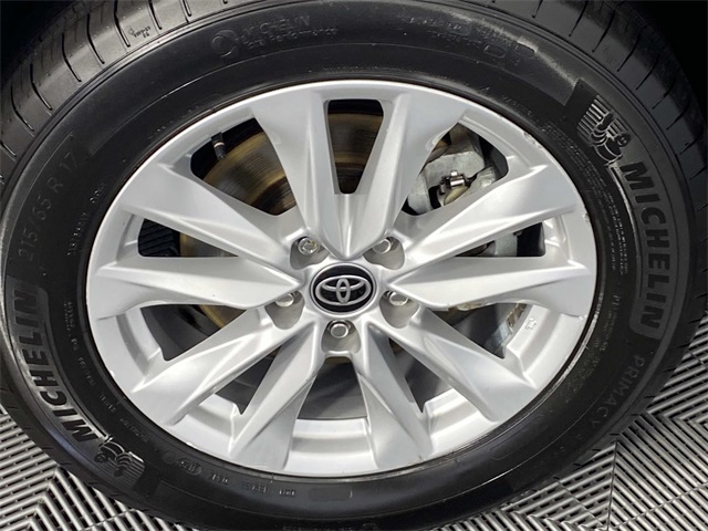 2023 Toyota Corolla Cross LE photo 26