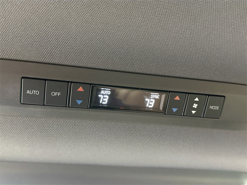 2024 Toyota Sienna Limited photo 25