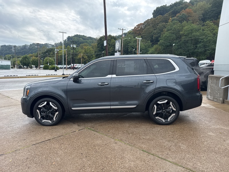 2024 Kia Telluride S photo 2