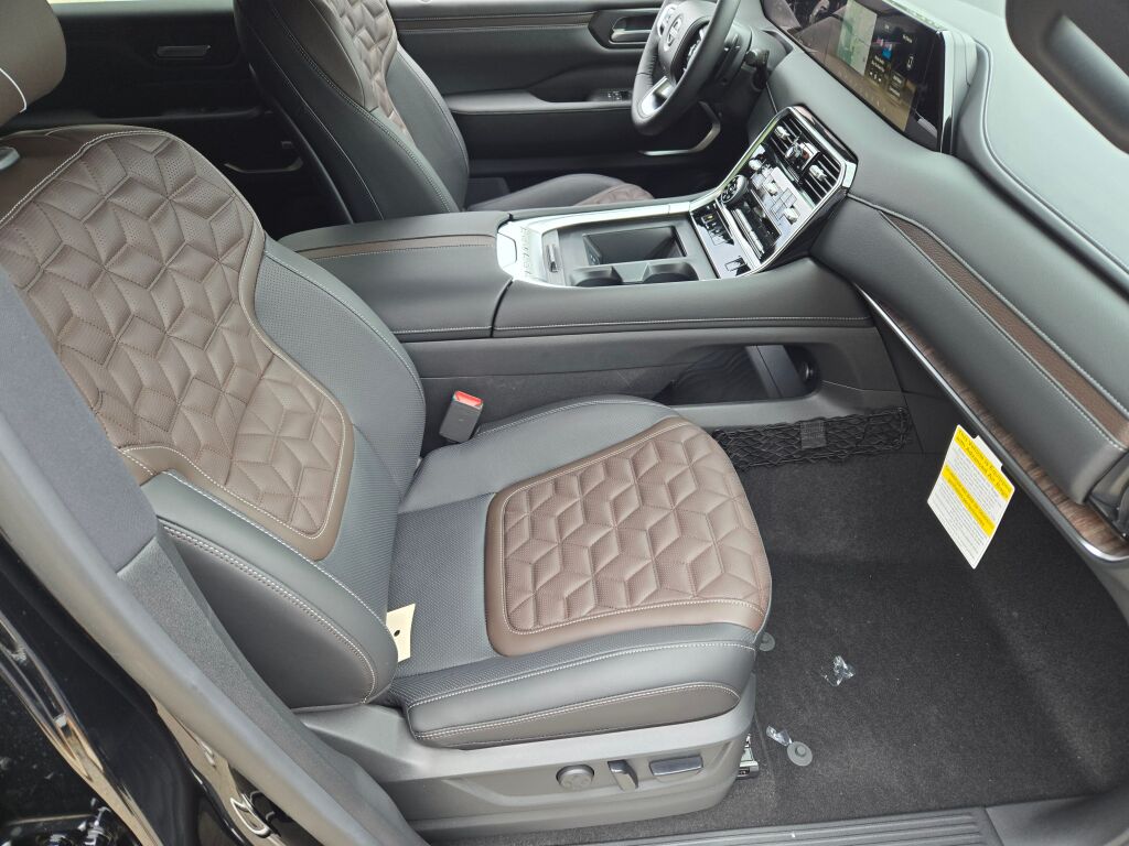 2025 Nissan Armada Platinum photo 6