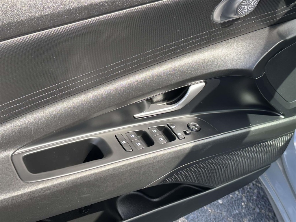 2022 Hyundai Elantra SEL photo 16