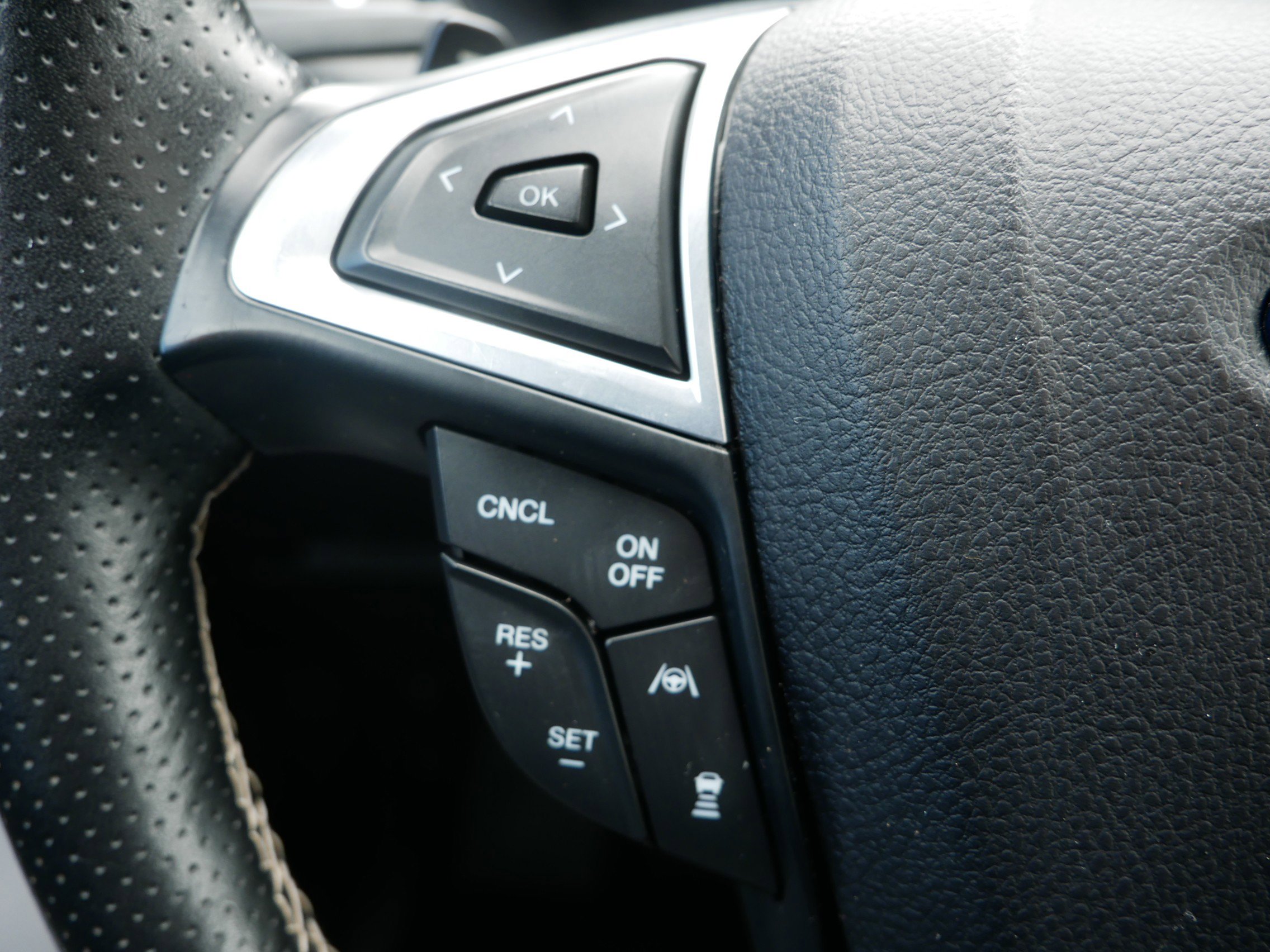 2022 Ford Edge ST photo 18