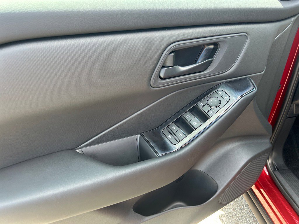2026 Nissan Rogue S photo 4
