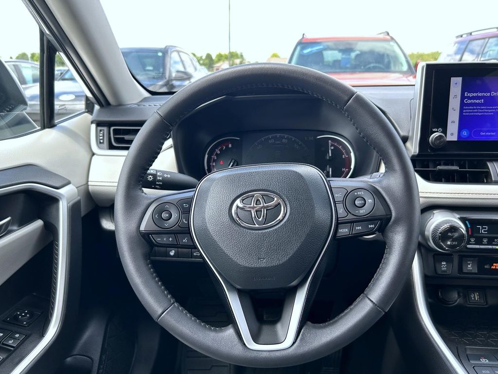 2023 Toyota RAV4 XLE photo 12