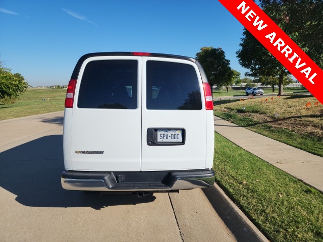 2025 Chevrolet Express 2500 Work Cargo Van photo 4