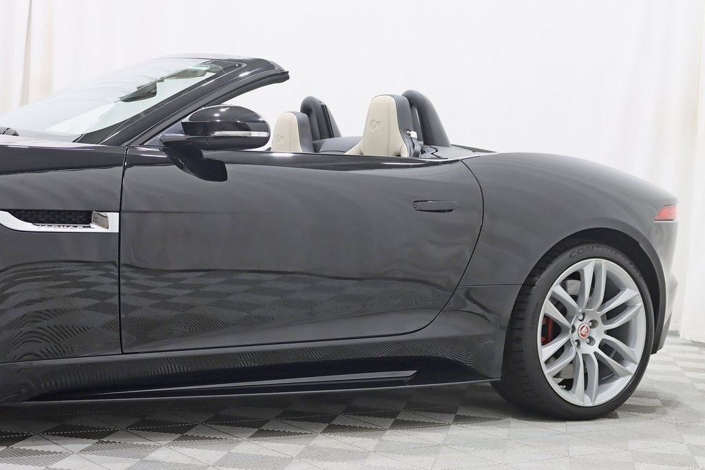 2016 Jaguar F-TYPE R photo 5
