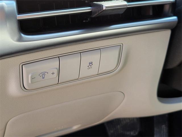 2025 Hyundai Tucson SE photo 13