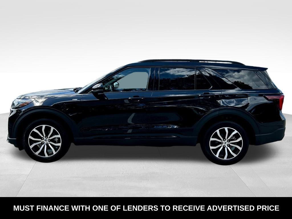 2025 Ford Explorer ST-Line photo 2