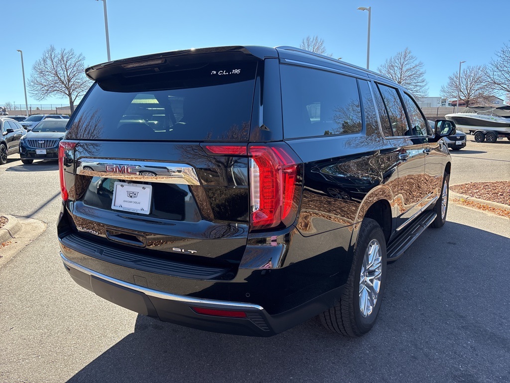 2023 Gmc Yukon XL SLT photo 3