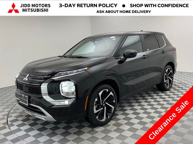 2024 Mitsubishi Outlander SE's photo