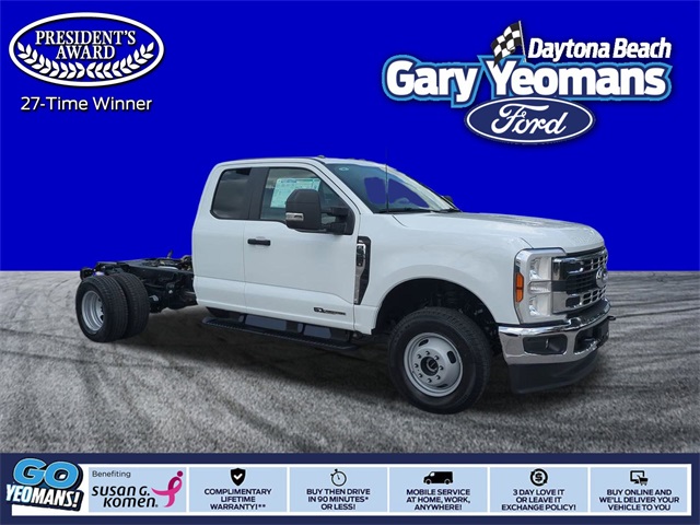 2025 Ford F-350 Super Duty Chassis Cab XL's photo