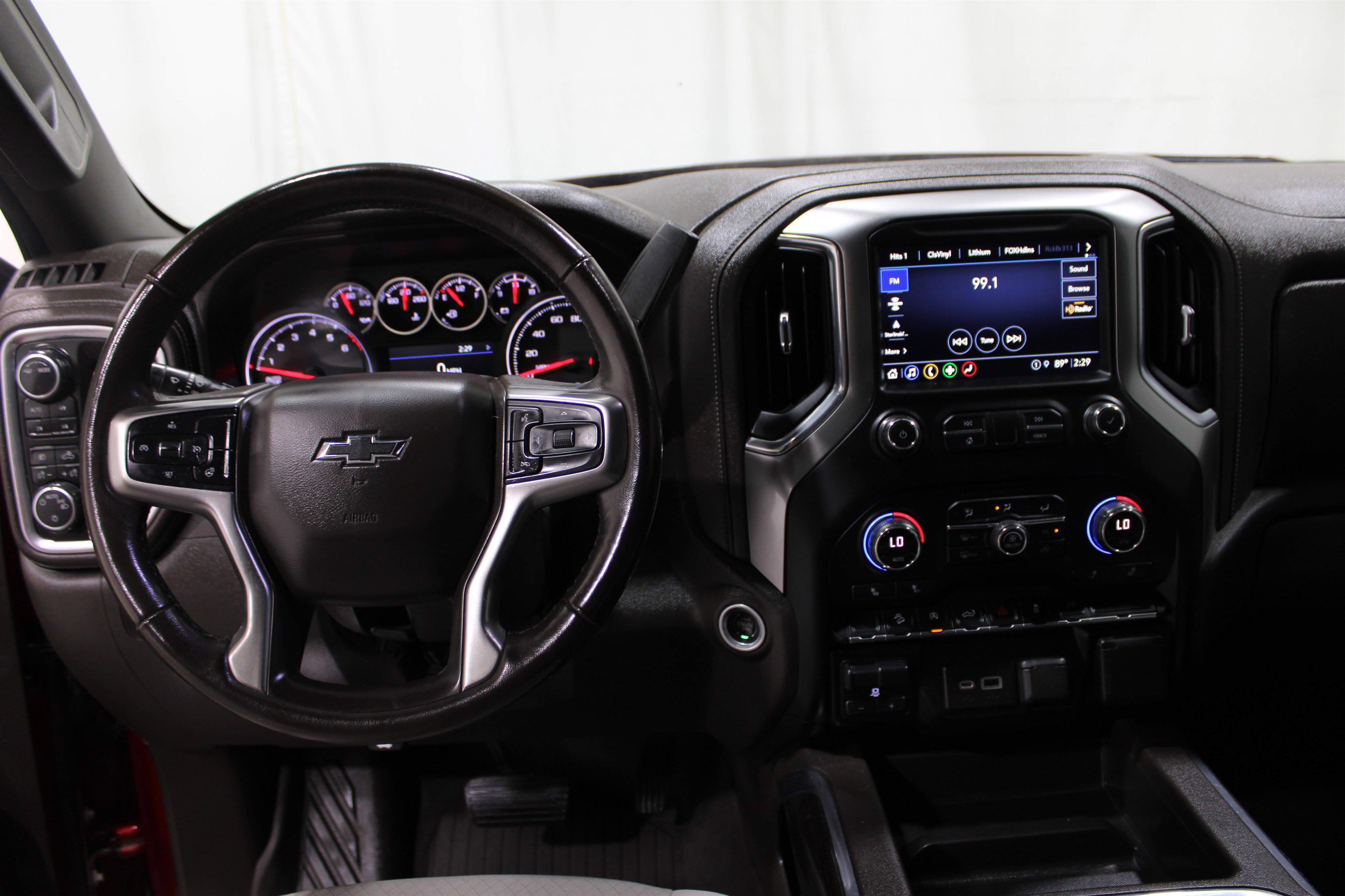 2021 Chevrolet Silverado 1500 RST photo 2