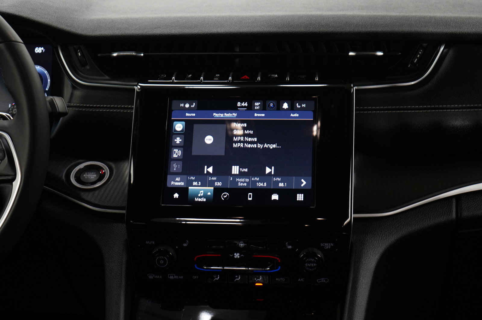 2023 Jeep Grand Cherokee Altitude photo 13