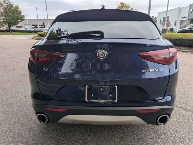 2018 Alfa Romeo Stelvio Base photo 4