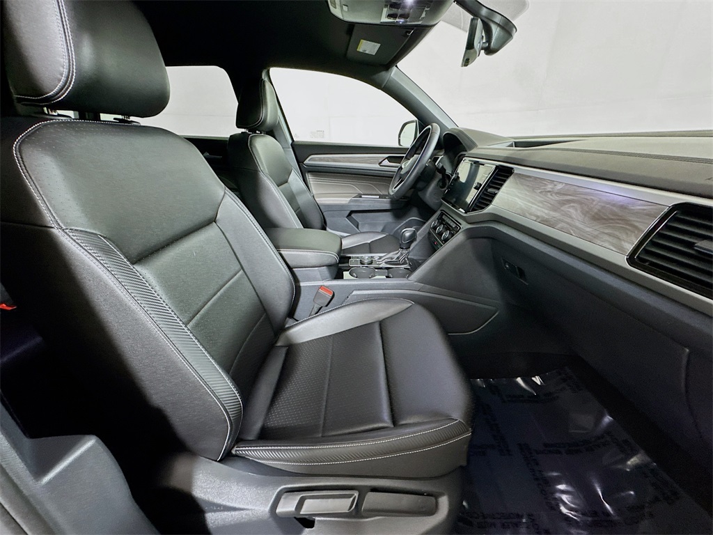 2023 Volkswagen Atlas Cross Sport V6 SE Technology photo 9