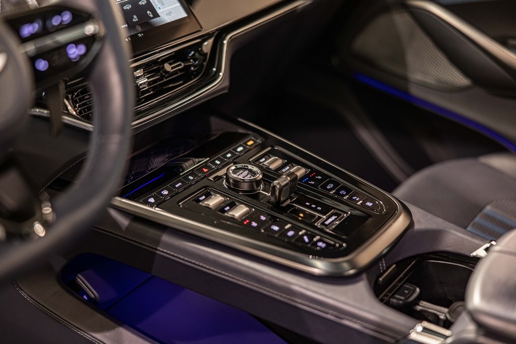 2025 ASTON MARTIN DBX - Image 23