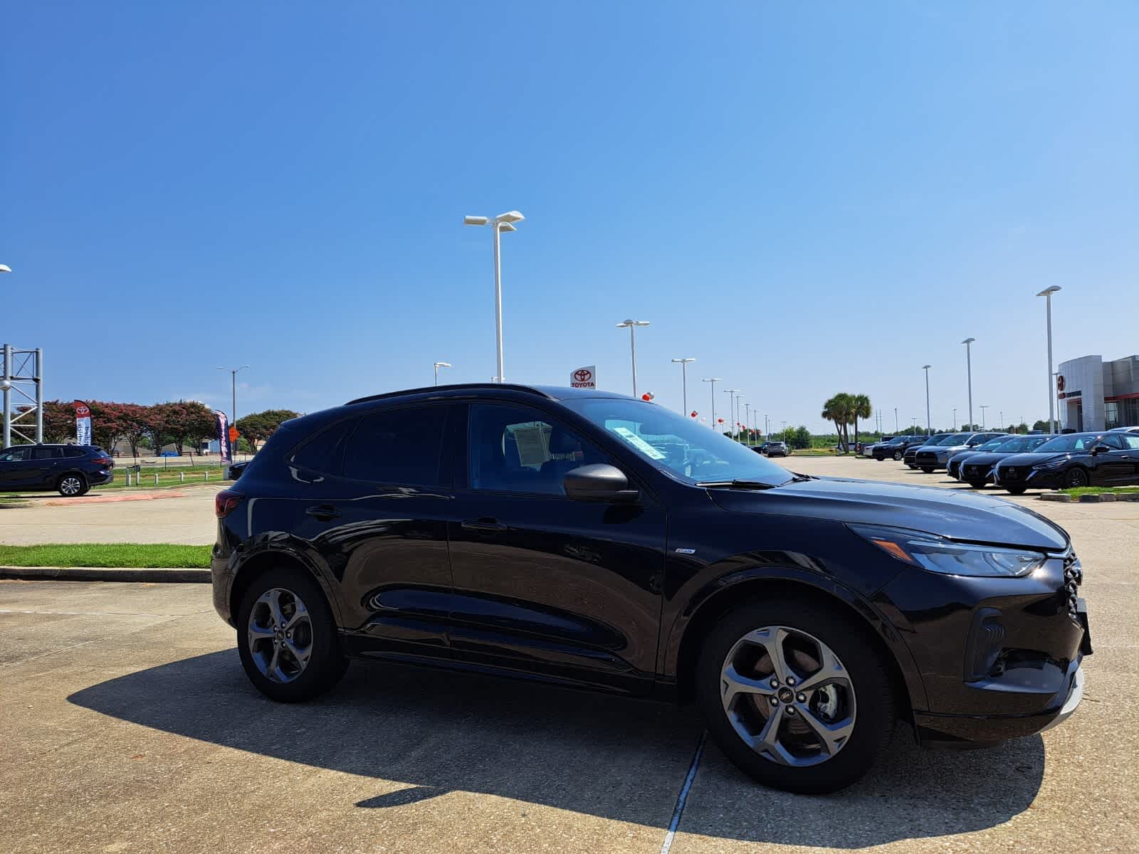 2024 Ford Escape ST-Line photo 2