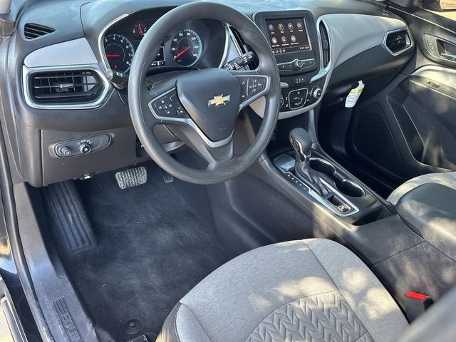 2023 Chevrolet Equinox LS photo 2