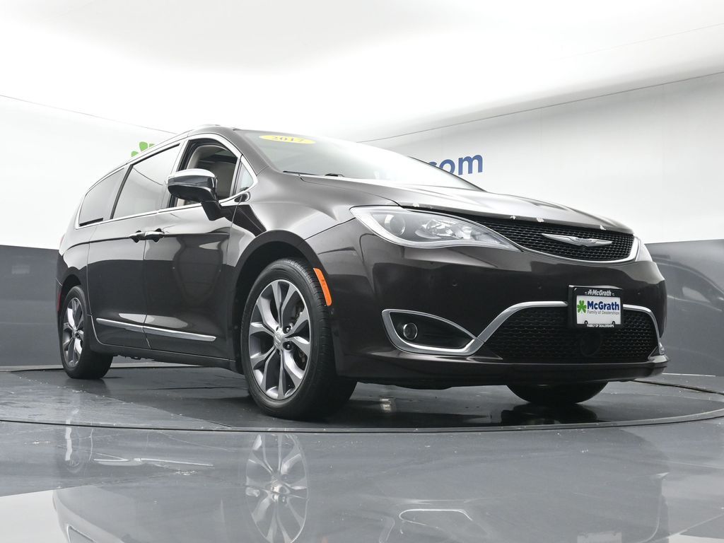 2017 Chrysler Pacifica Limited photo 23