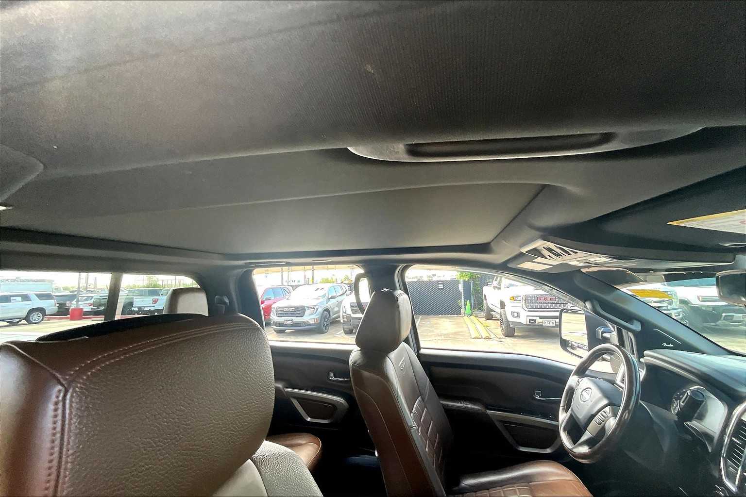 2020 Nissan Titan Platinum Reserve photo 12