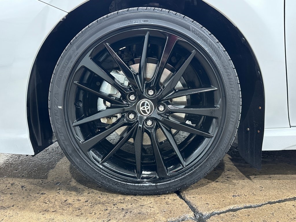 2023 Toyota Camry Hybrid XSE photo 3