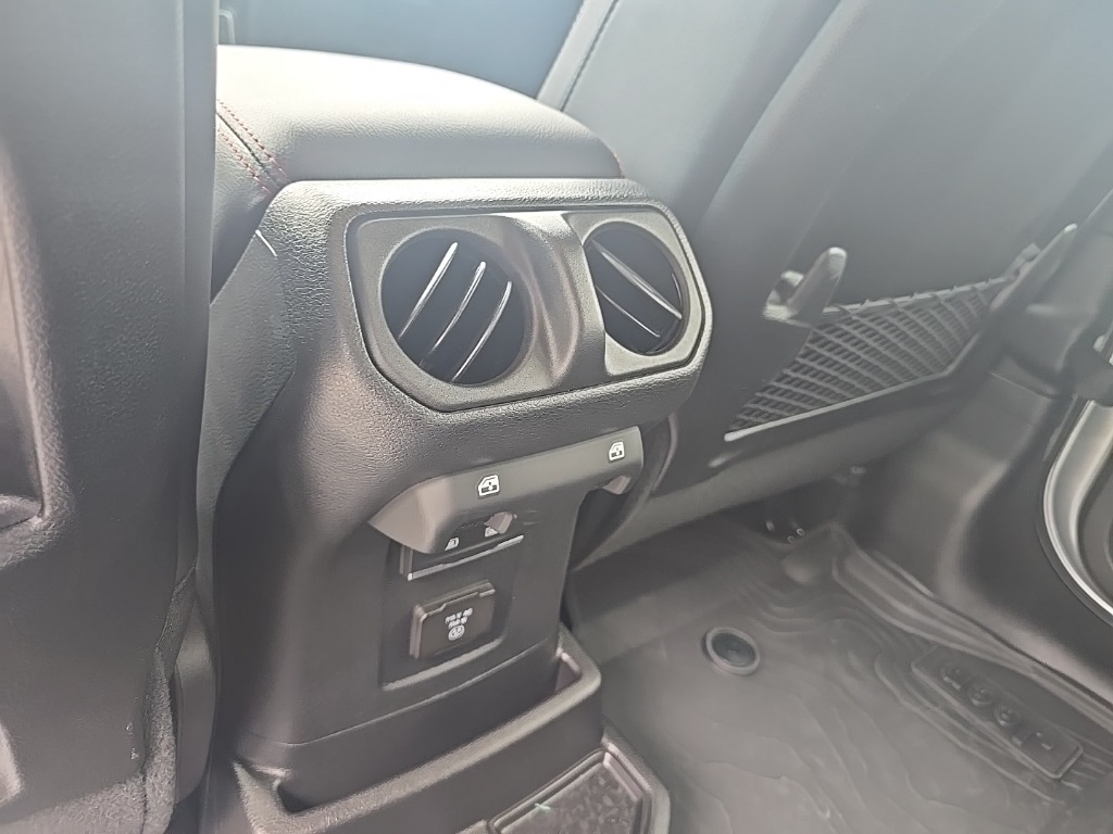 2024 Jeep Wrangler Rubicon X photo 29