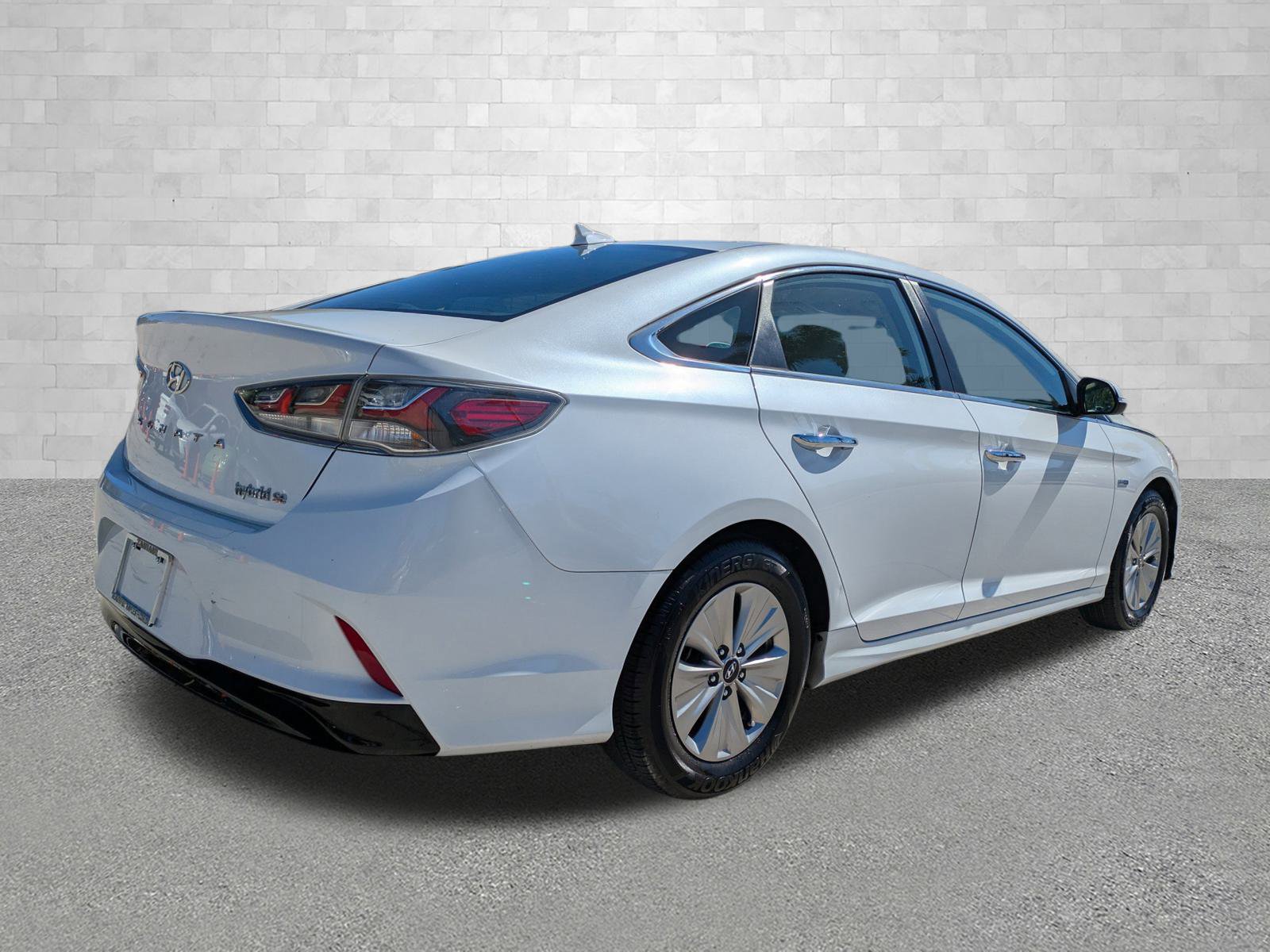 2019 Hyundai Sonata Hybrid SE photo 2