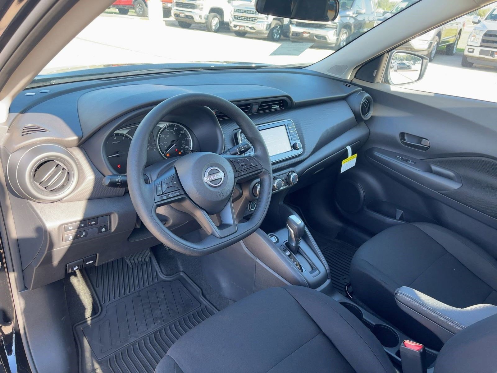 2025 Nissan Kicks Play S photo 4