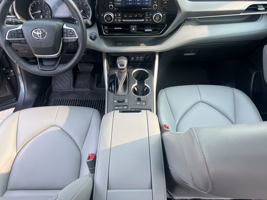 2022 Toyota Highlander XLE photo 19