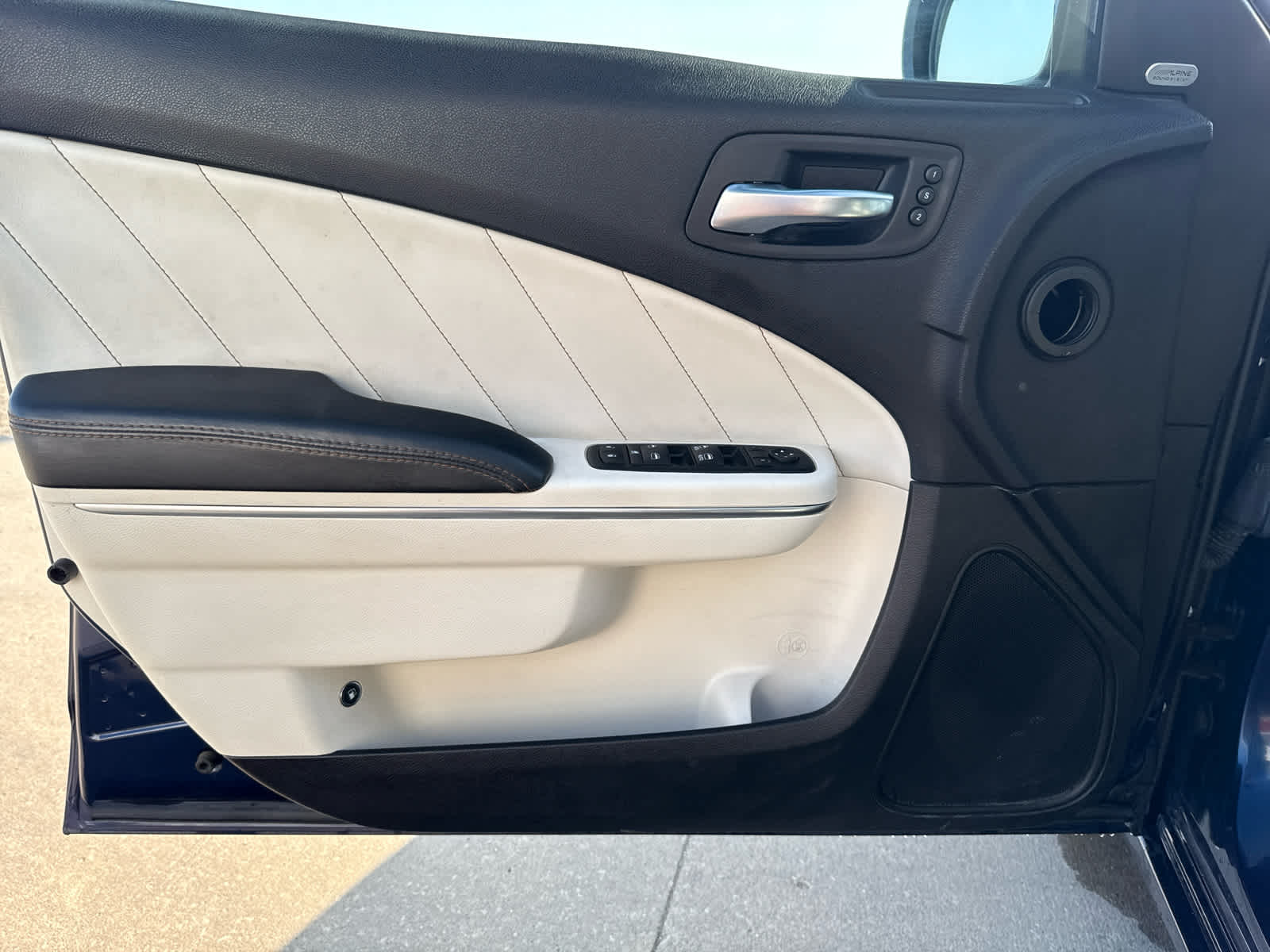2016 Dodge Charger SXT photo 17