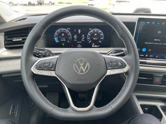 2025 Volkswagen Tiguan SE photo 28