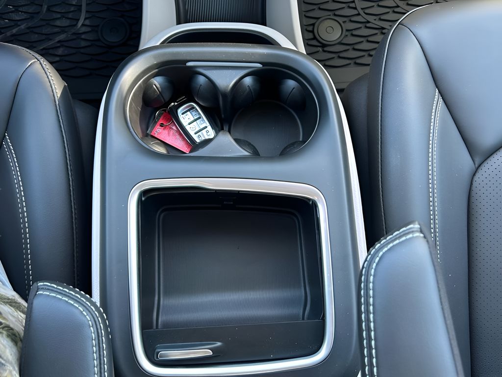 2024 Chrysler Pacifica Touring L photo 18
