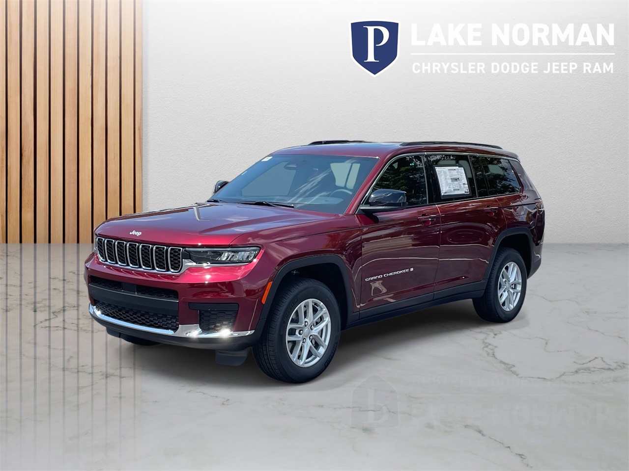 2025 Jeep Grand Cherokee Laredo photo 4
