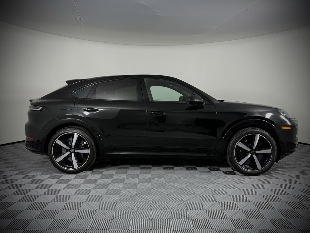 2025 Porsche Cayenne Turbo E-Hybrid Coupe photo 11