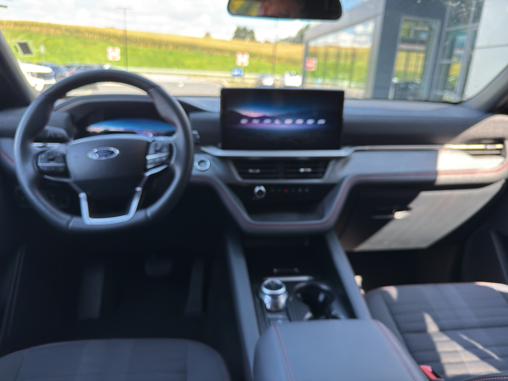 2025 Ford Explorer ST-Line photo 2