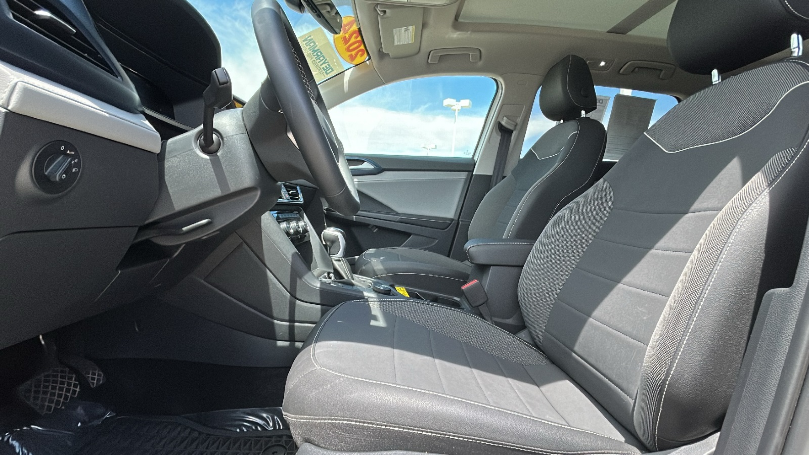 2024 Volkswagen Taos SE photo 10
