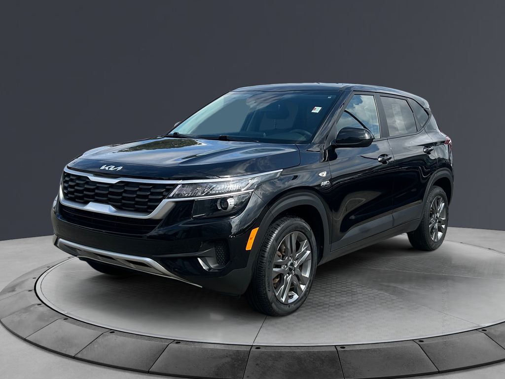 2023 Kia Seltos LX photo 2